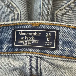 Abercrombie and Fitch Annie High Rise Shorts 25/0 thumbnail 2