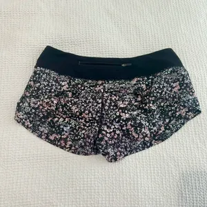   Lululemon floral speed short 2.5 lined   thumbnail 2