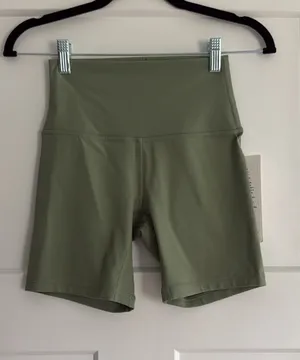 Lululemon Size 4 Align High-Rise 6” Biker Shorts in Desert Green thumbnail 3