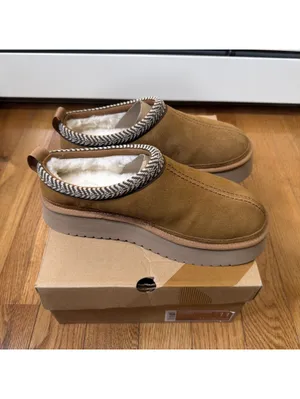 Size 11 US Women’s Koolaburra by UGG W Burree Platform Chestnut ( 2 LEFT SHOES) thumbnail 6