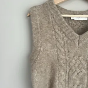 ASTR The Label V Neck Sweater Vest Size Small thumbnail 2