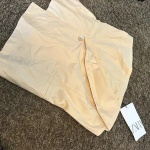 NWT Zara Creme‎ Strapless Asymmetrical Bandeau Top thumbnail 1