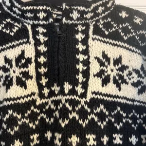 VTG 100% Wool Sweater XS Nepal 1/4 Zip Snowflakes Thick Fisherman Cozycore Cabin thumbnail 4