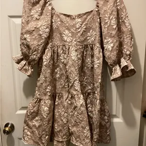 Entro Womens Floral Dress in Tan small thumbnail 3