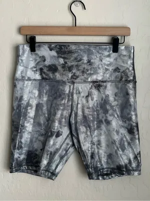 Lululemon align high rise shorts foil shine tie dye 12 special edition thumbnail 5