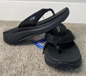New Skechers Premium Cushion Sandals Size 9 thumbnail 1
