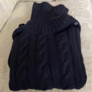 Beautiful Ralph Lauren cashmere and wool cable sweater with buttons at the neck thumbnail 6