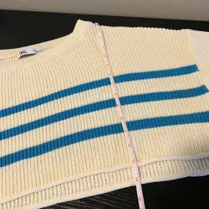 Zara Women's Medium Striped Cropped Knit Sweater Blue Cream Long Sleeve Boxy Fit thumbnail 9