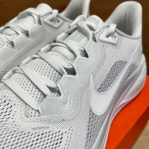 Nike Women's White Trainers thumbnail 2