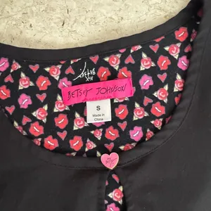 Betsey Johnson Size small black scrubs top pink heart button thumbnail 3