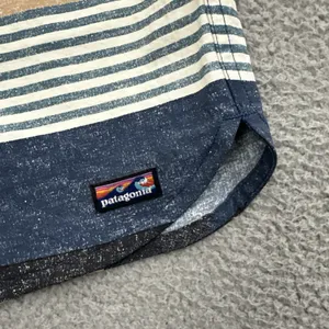 Patagonia Wavefarer Boardshorts 5" Athletic Outdoor Beach Summer Women's 6 thumbnail 2