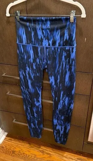Lululemon Wunder Under High Rise‎ leggings feature a blue and black 6 28" thumbnail 1
