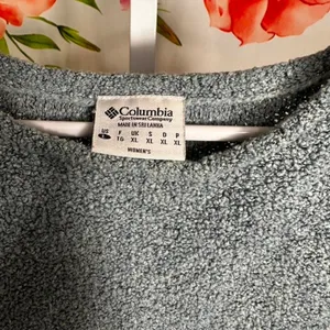 N130. Columbia grey long sleeve top Size XL thumbnail 2