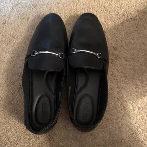 Old navy black loafers  thumbnail 2