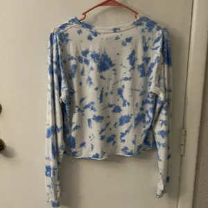 PINK Victoria’s Secret Long Sleeve Tie Dye Crop Top Blue/White L Casual Active thumbnail 4