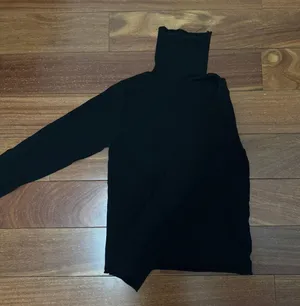Turtleneck Sweater Size M thumbnail 1