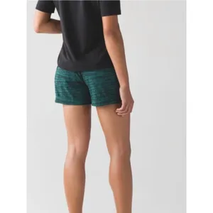 Lululemon Spring Break Away Shorts II in Hunter Green Mini Trax - Size 6 thumbnail 3