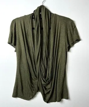 Forever 21 Front Wrap Green Top Women’s Size Medium‎ thumbnail 1