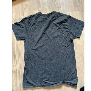 Boston Bruins NHL T-Shirt Charcoal Heather Grey Yellow Graphic Tee Medium thumbnail 4