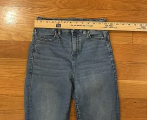American Eagle outfitters distressed curvy hi-rise jegging size 4 short . thumbnail 5