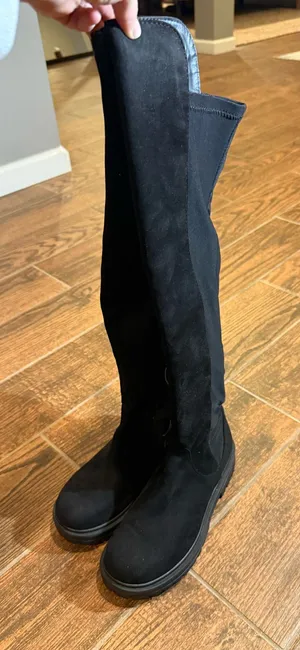 Boots Black Size 8.5 thumbnail 1