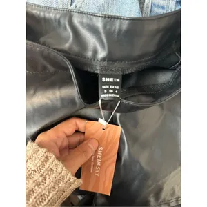 SheIn Faux leather shorts thumbnail 4