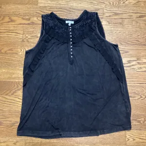 White birch Black Acid Wash Lace And Ruffle sleeveless Blouse Size Medium thumbnail 4
