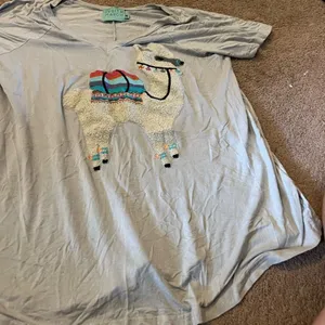 Judith march medium tee thumbnail 2