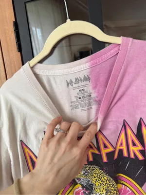 Urban Outfitters Def Leppard split dye tee tshirt band graphic crew short sleeve thumbnail 3