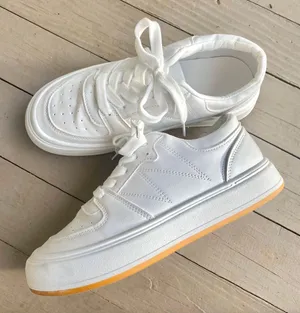 Boutique Sneakers White Size 6.5 thumbnail 1