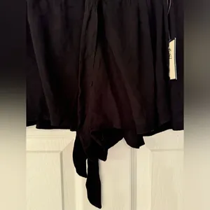 Electric & Rose Women’s Black Rayon Mini Shorts With Bow Belt Size XS thumbnail 5