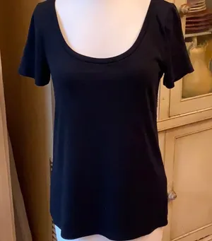 Old Navy T-shirt medium and large thumbnail 1