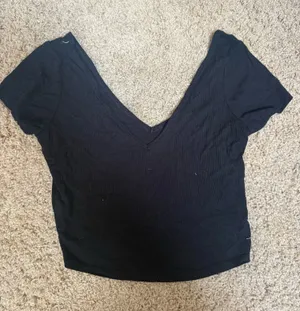Bozzolo black v neck crop top thumbnail 1