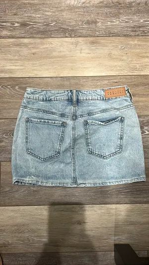 Pacsun light wash mini skirt. SIZE 27. thumbnail 2