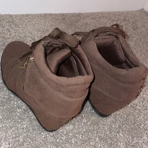 Forever 21 wedge bootie in chocolate brown with gold trim size 7.5 thumbnail 13
