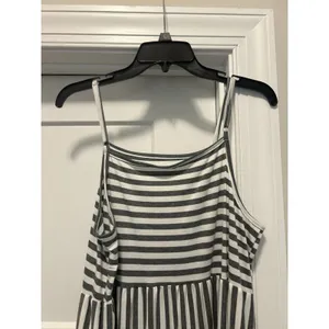 SheIn Charcoal Gray & White Sun Dress Spaghetti Straps Tiered Ruffles Maxi Size 8 / 10 thumbnail 5
