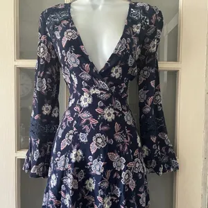ASTR‎ The Label Floral Dress thumbnail 3