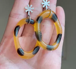 Handmade unique boho vintage funky style tortoiseshell hoop & flower dangle earrings🌼 thumbnail 6