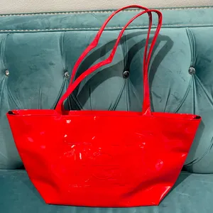Carolina Herrera Good Girl Limited Edition Red Glossy large patent tote bag thumbnail 4