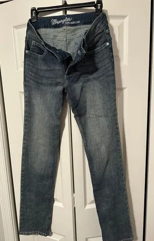 Wrangler Straight Jeans  thumbnail 1