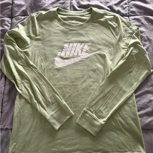 Nike Women’s Long Sleeve Shirt thumbnail 1