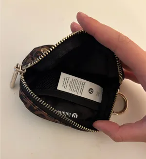 Lululemon Wallet thumbnail 3