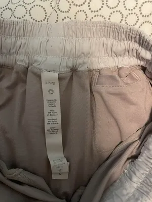 Lululemon White Hotty Hot 2.5” Shorts size 4 thumbnail 2