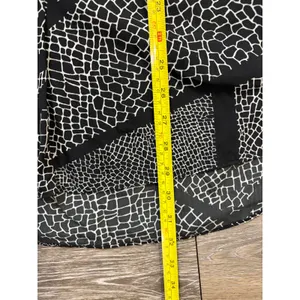 White House Black Market Blouse 10 Black White Abstract Career Chic Top thumbnail 4