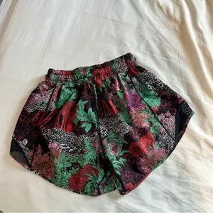 Lululemon Hotty Hot Short II Long 4" Zen Garden Multi Floral 2 thumbnail 6