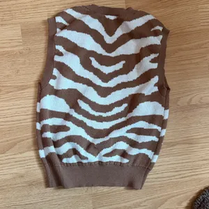 Wild Fable Brown and Cream Knit Sweater Vest thumbnail 3