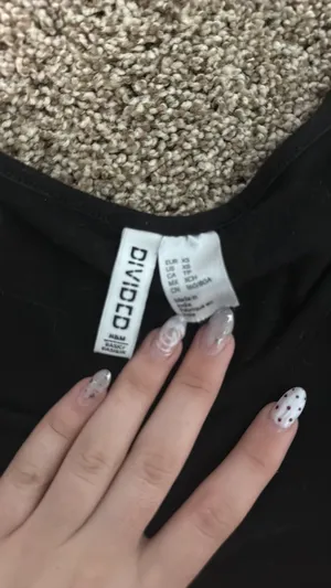 Basic black tee Size XS thumbnail 2