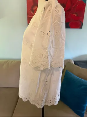GAP White Eyelet Embroidered Woven scalloped hem Round Neck Blouse Top Size L thumbnail 6