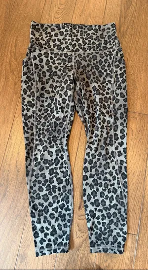 Lululemon InStill High-Rise Tight 25” ThreeD Leopard Gray Size 10 - C71-010 thumbnail 1