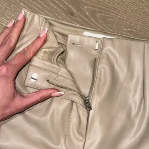 Abercrombie&Fitch Vegan Leather Elegant Tan Women's Pants size 24L/00 Curve Love thumbnail 4